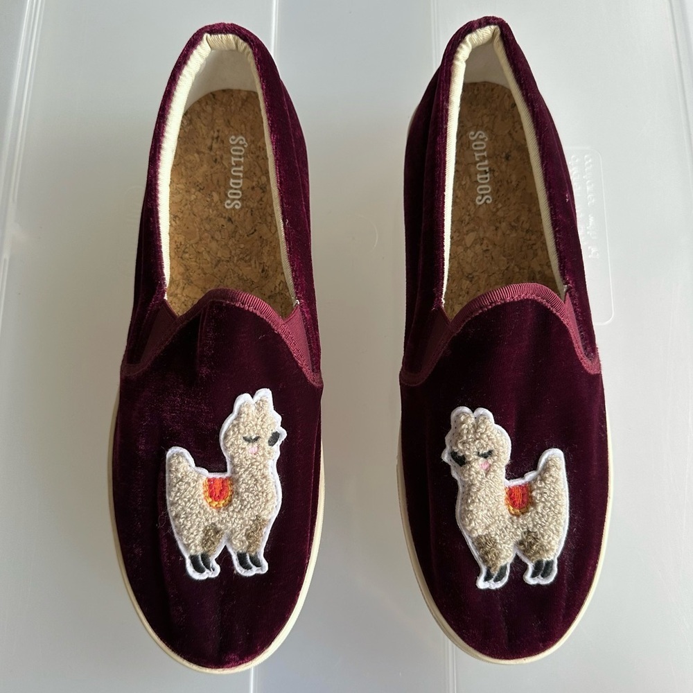 Soludos Burgundy Velvet Llama Embroidered Slip On Sneakers Size 9.5 Quirky